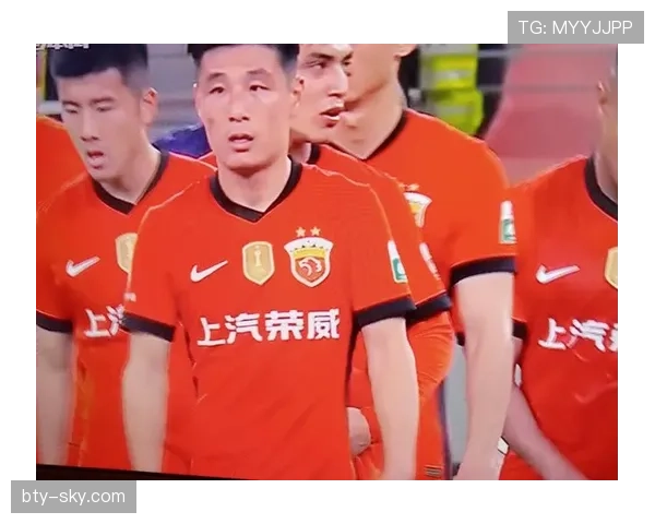 武磊连续强强对话高效前插，撕开对手防线成进攻关键